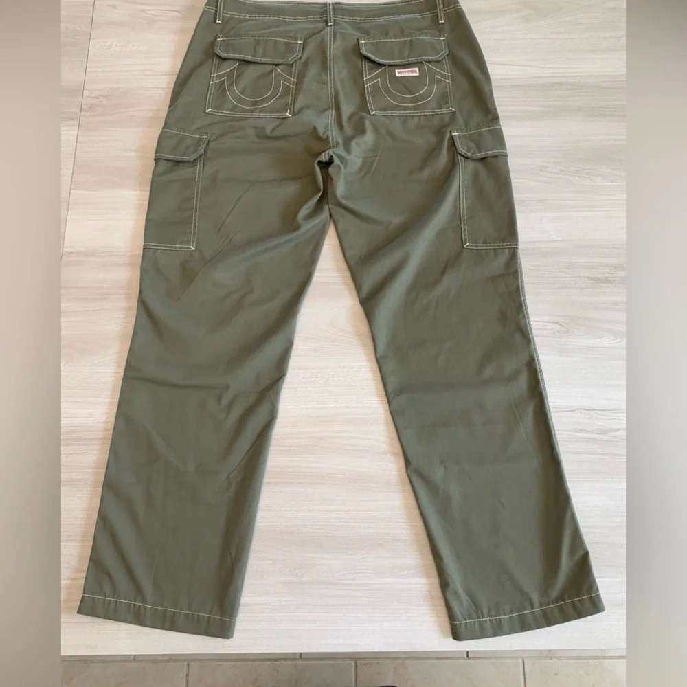 True‎ Religion Men Pants Size 36 Baggy Cargo Pants NWT Color Kalamata